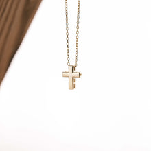 Load image into Gallery viewer, Short Cross Necklace Gold
